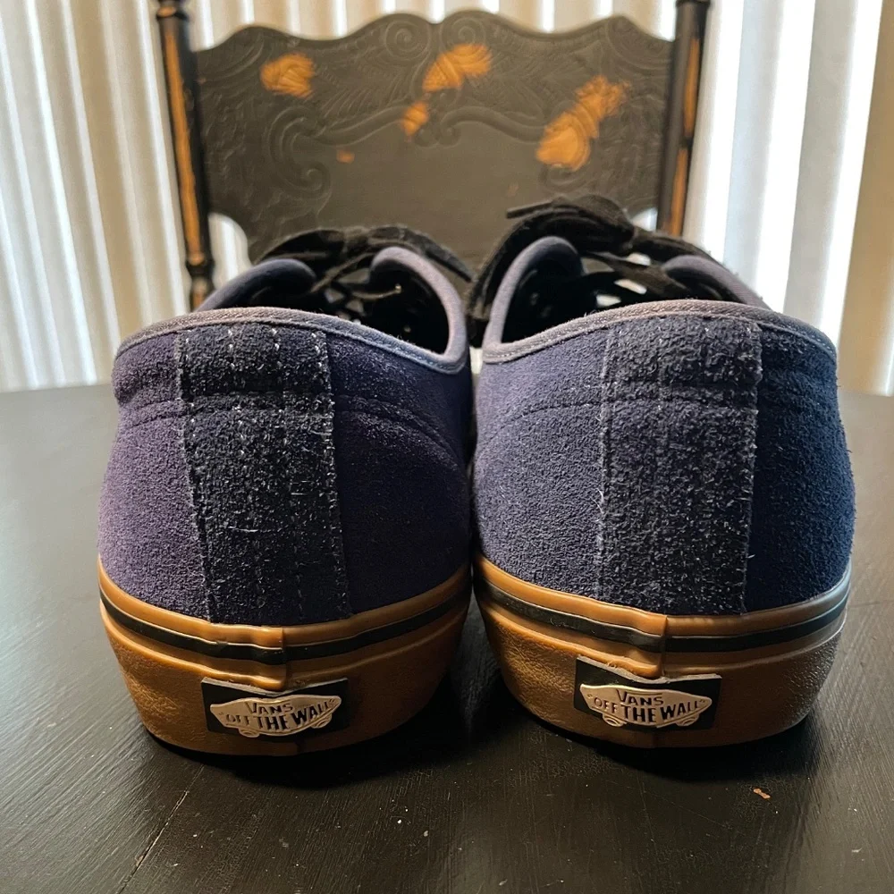 Vans - Picture 3 of 5
